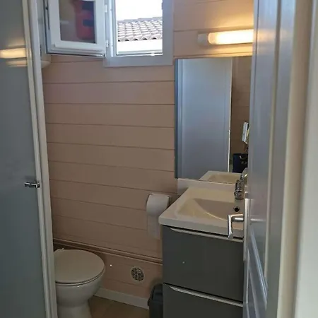 مكان تخييم Hameau Des Cannisses
