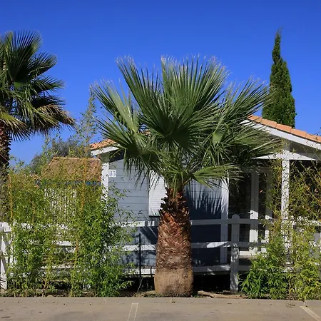 مكان تخييم Hameau Des Cannisses جرْويسا