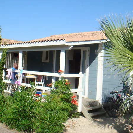 مكان تخييم Hameau Des Cannisses